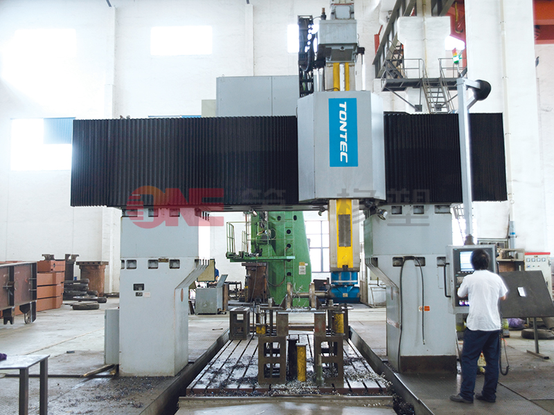 The GM2560-SM Gantry CNC boring and milling